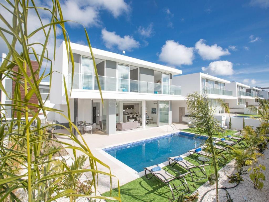 Villa Olive Sun, Beautiful, Contemporary 3Bdr Villa With Private Pool