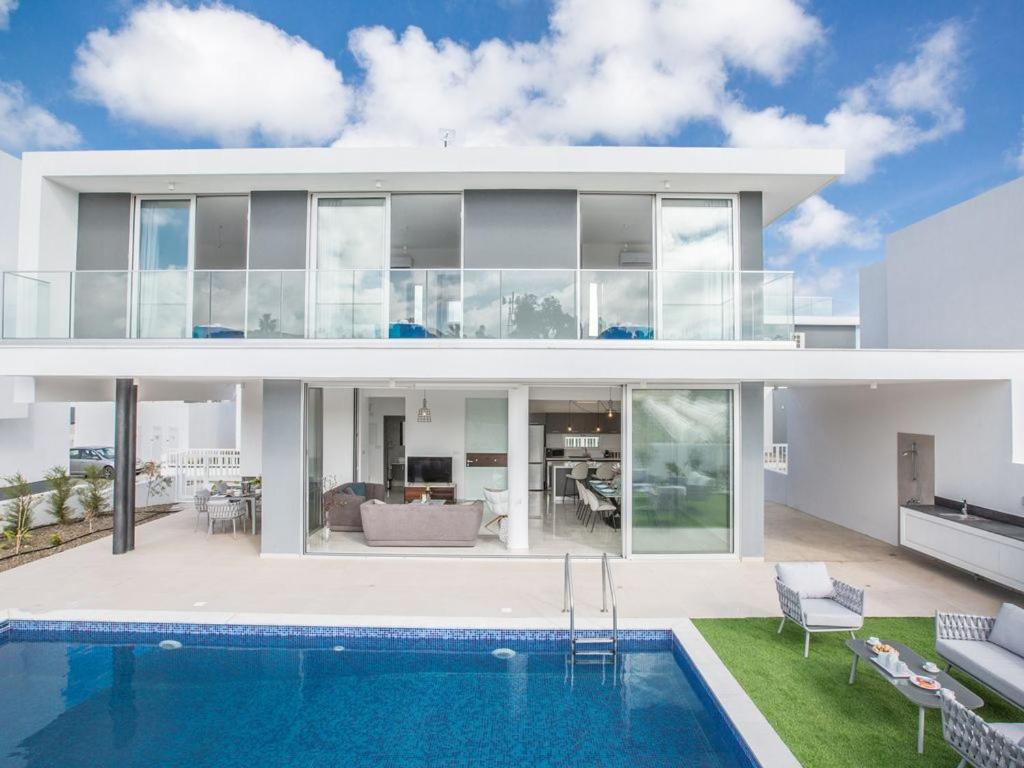 Villa Olive Sun, Beautiful, Contemporary 3Bdr Villa With Private Pool