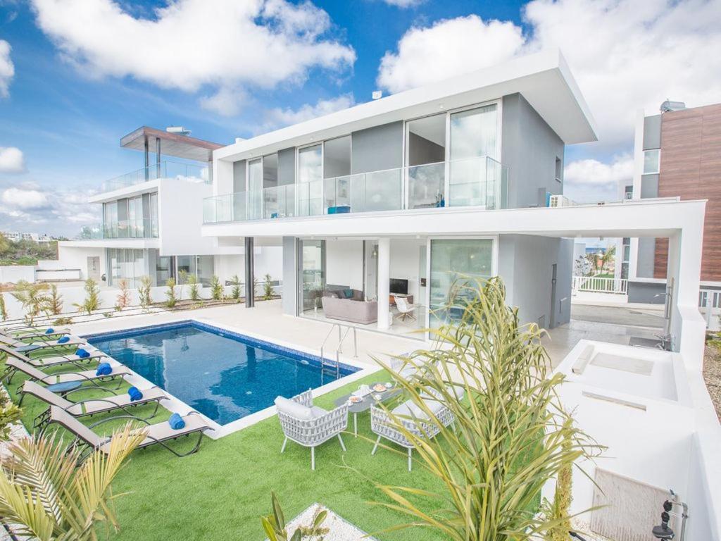 Villa Olive Sun, Beautiful, Contemporary 3Bdr Villa With Private Pool