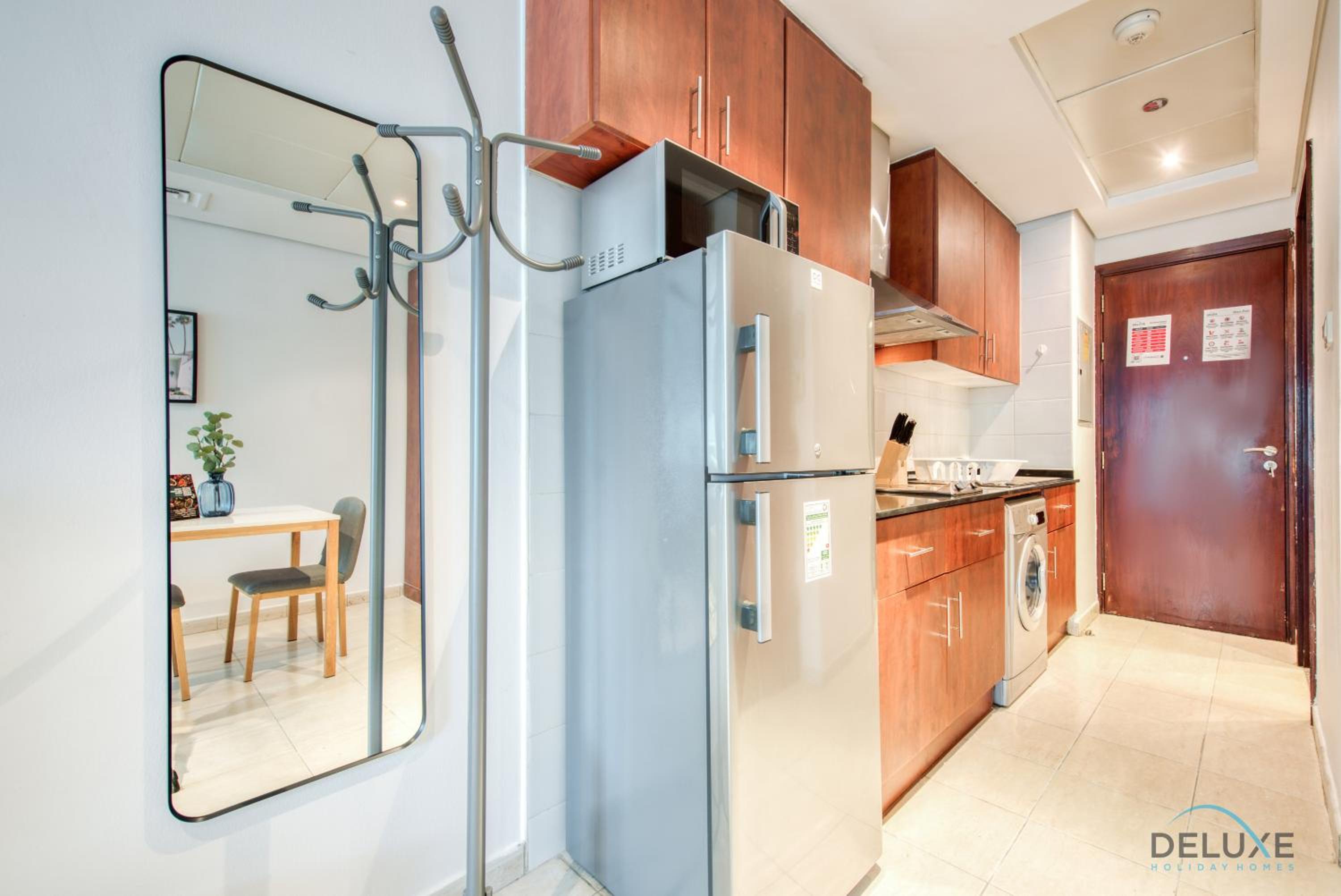 Calm Studio at Lake View Tower JLT by Deluxe Holiday Homes