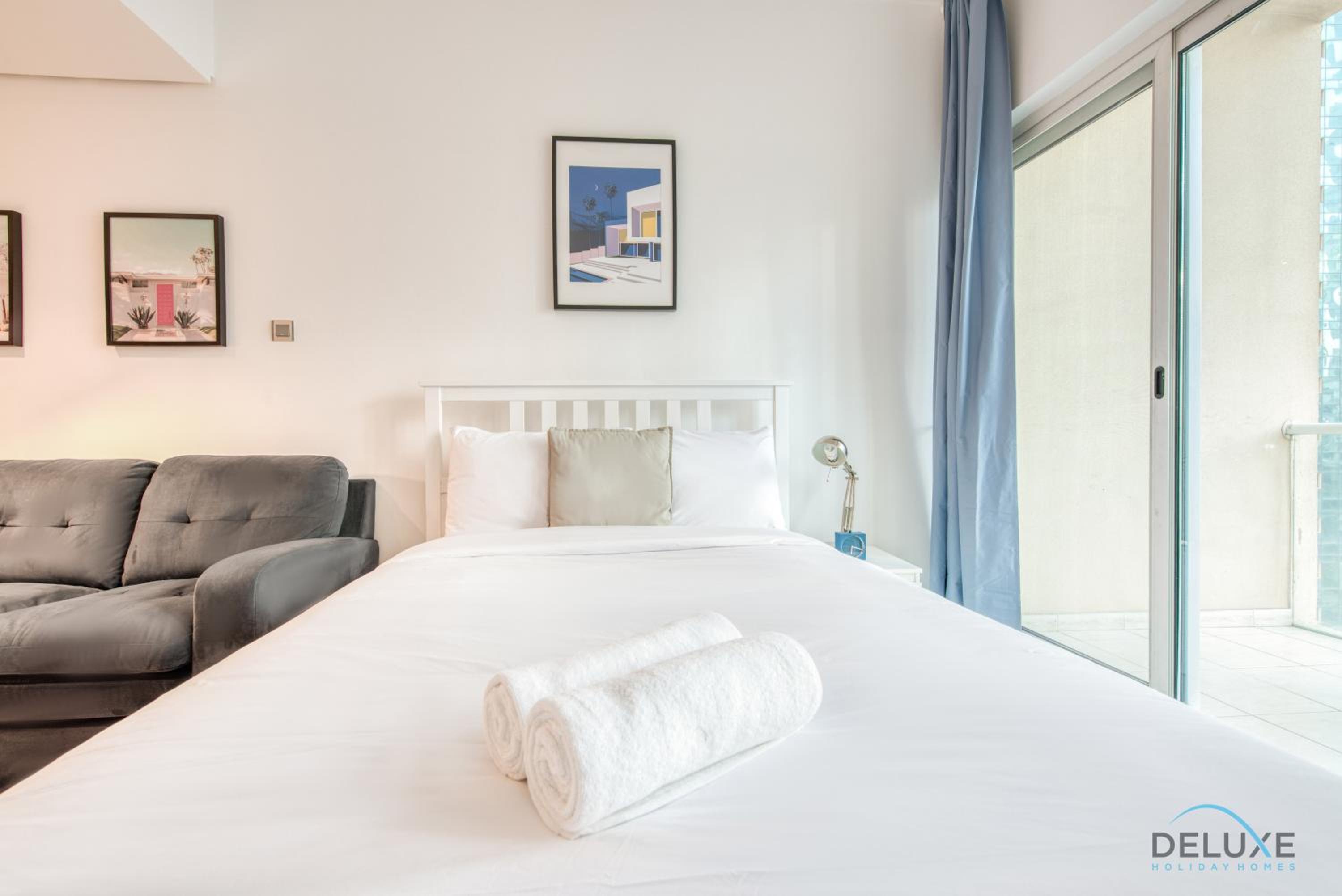 Calm Studio at Lake View Tower JLT by Deluxe Holiday Homes