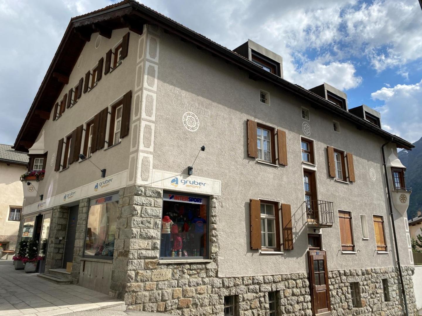 BM186 - Alpenstil - 60m2 Dachstockwohnung mit Garage