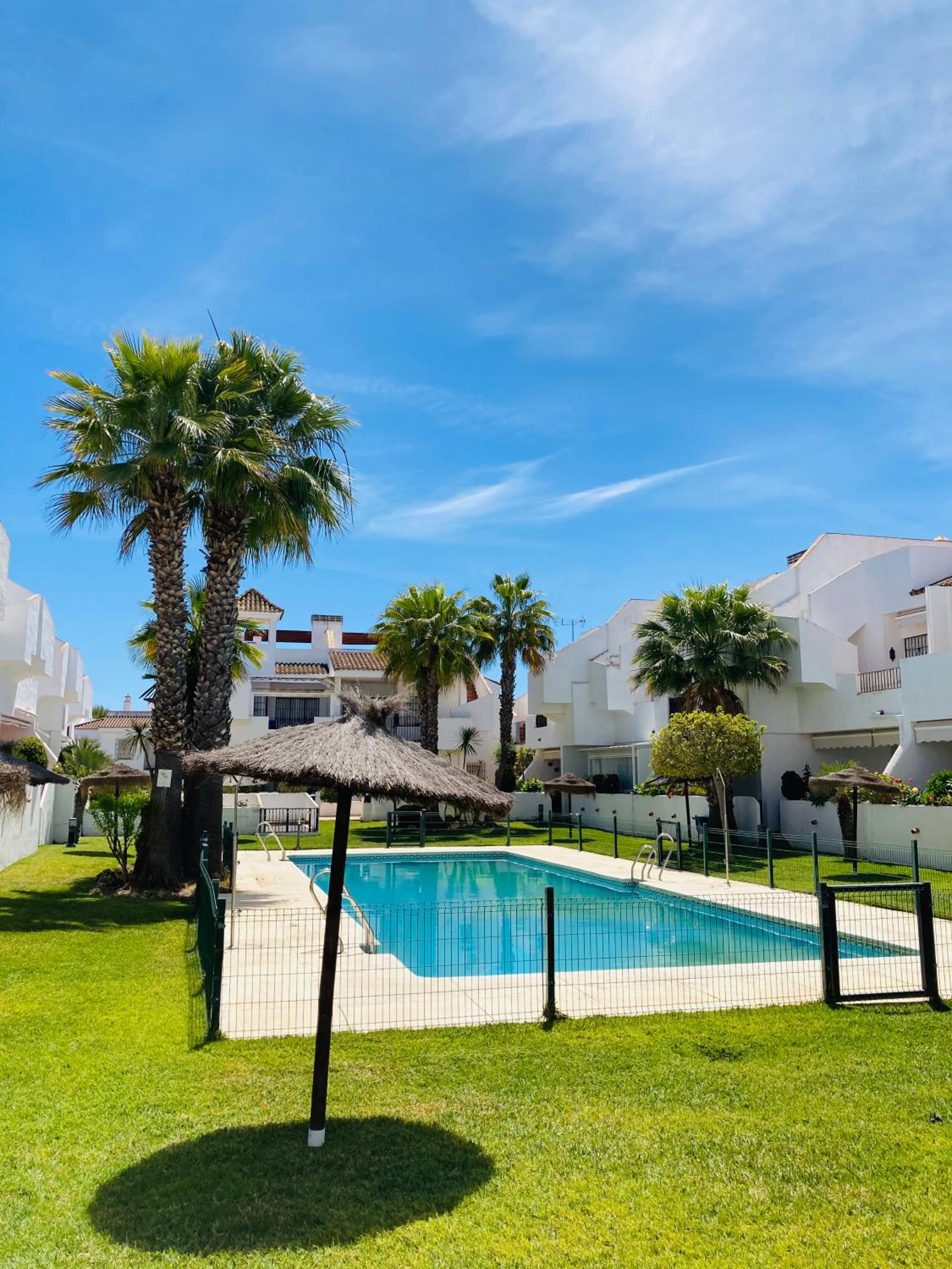 Hotel La Hacienda Golf Islantilla WIFI y Calefacción SOLO PAREJAS Y FAMILIAS - Image 1