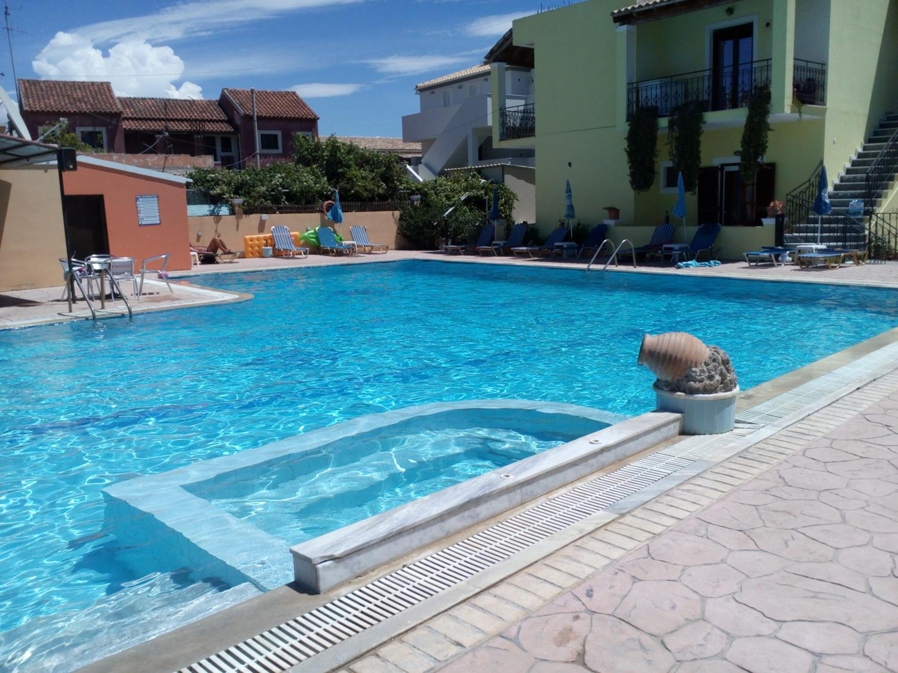 Amadeus Hawaii Apartments & Studios view 3