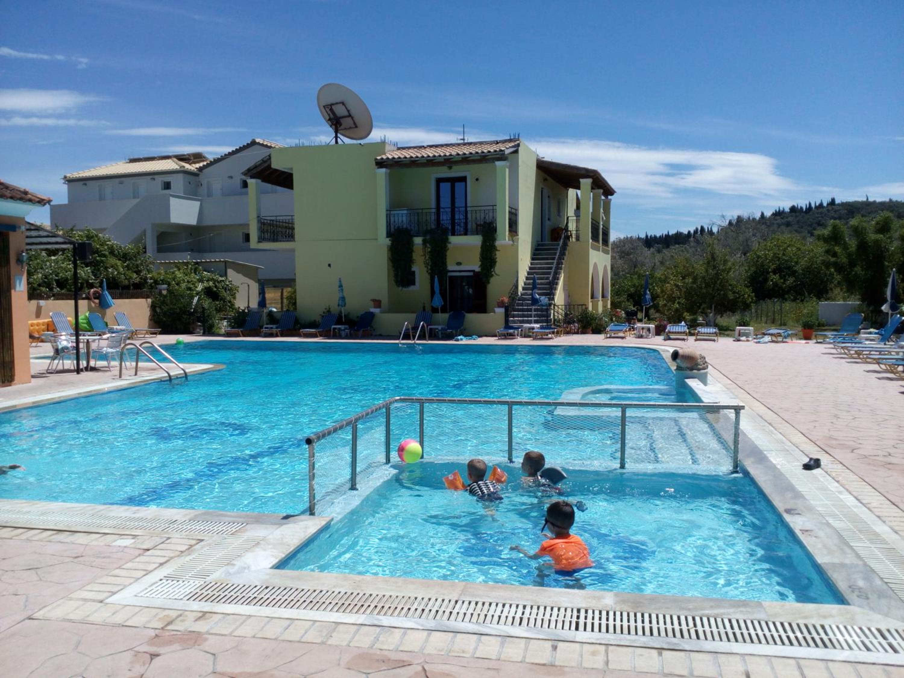 Amadeus Hawaii Apartments & Studios view 4