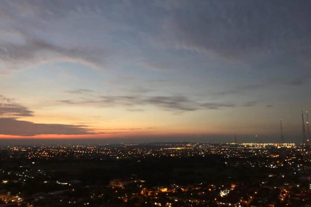 Cosmy Orchard Apartment at Pakuwon Mall with Wifi, Surabaya - 12