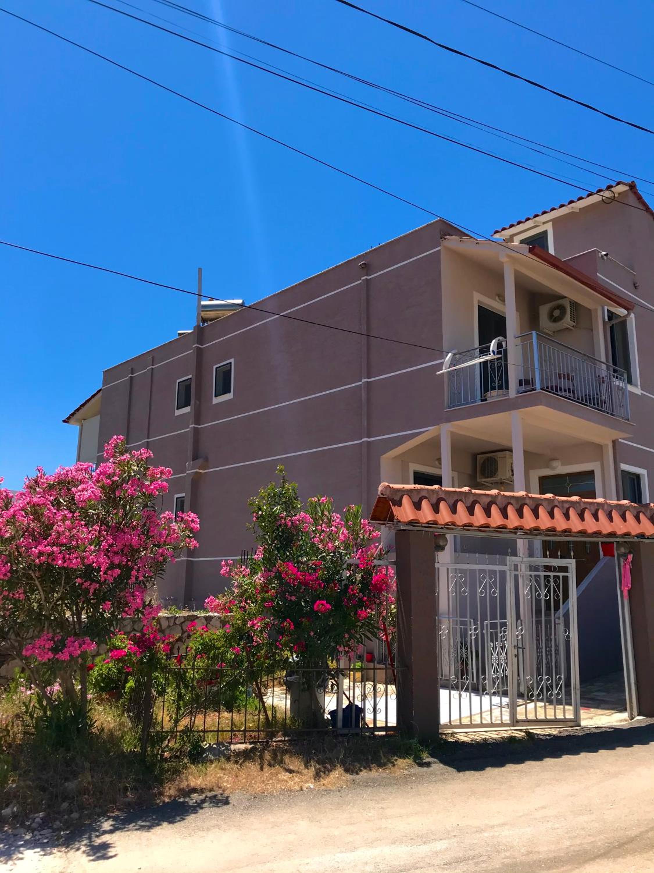 Apartments Villa Dovinefa