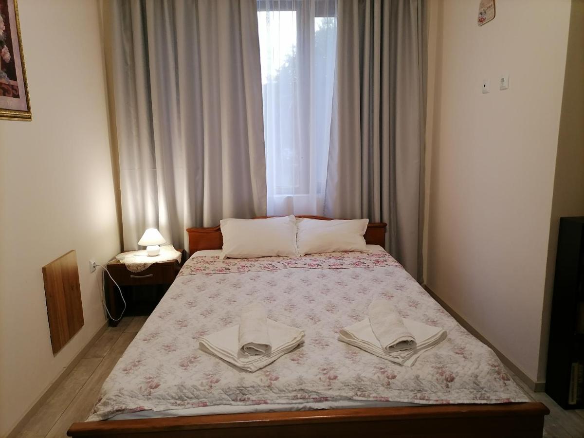 White Home Apartment view 3