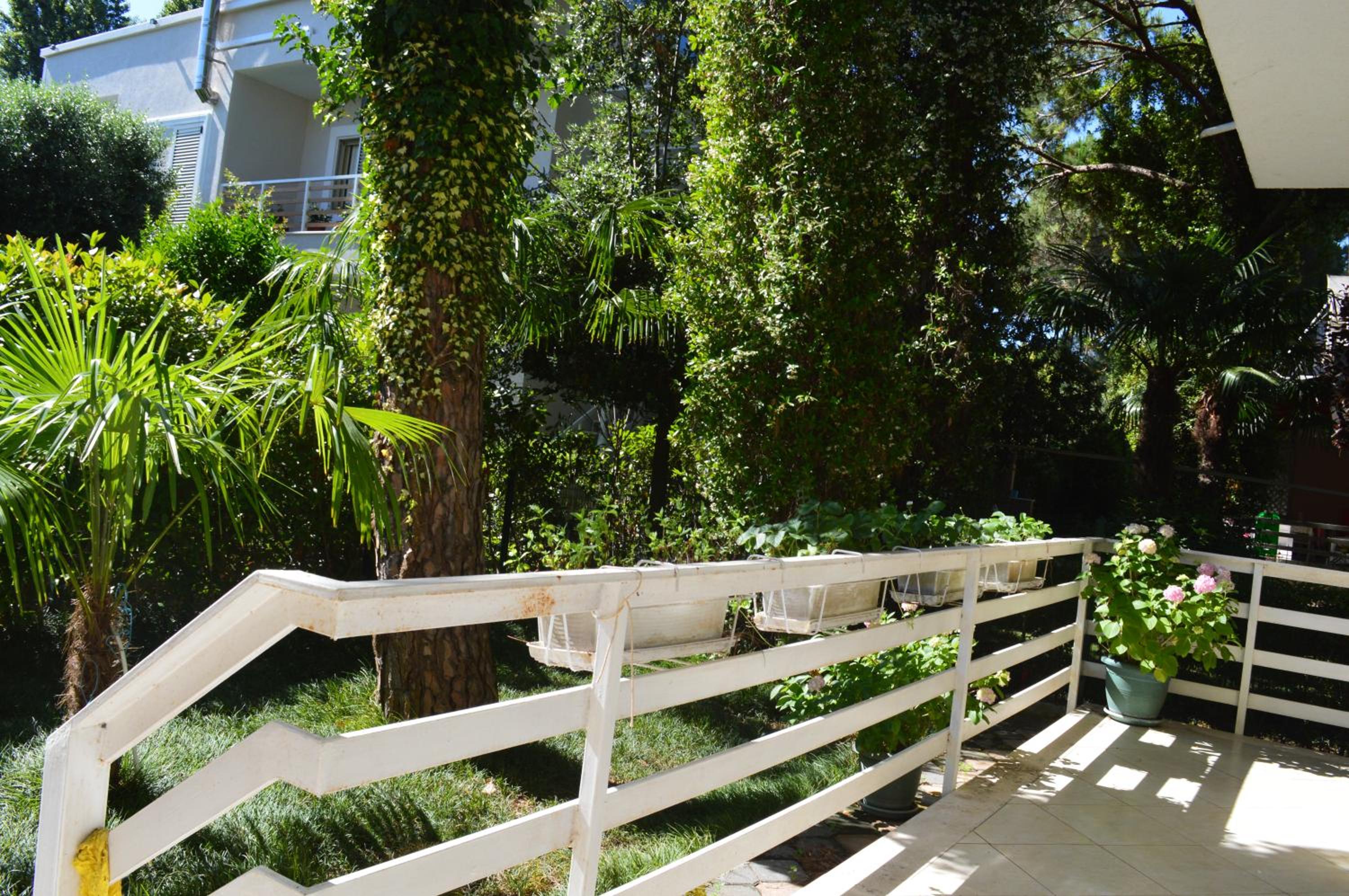 A cozy duplex in the Lalzi Bay