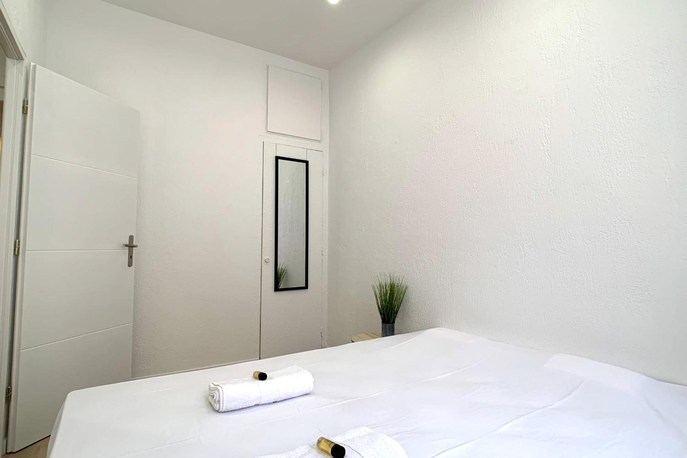 Renovated apartment AC - wifi - 2-4pers - Center Antibes rue James Close view 4