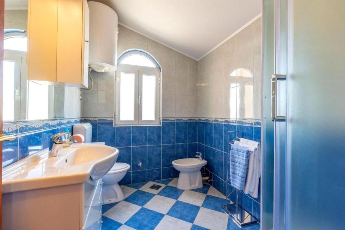 Holiday Home Ante - with pool & gym view 5