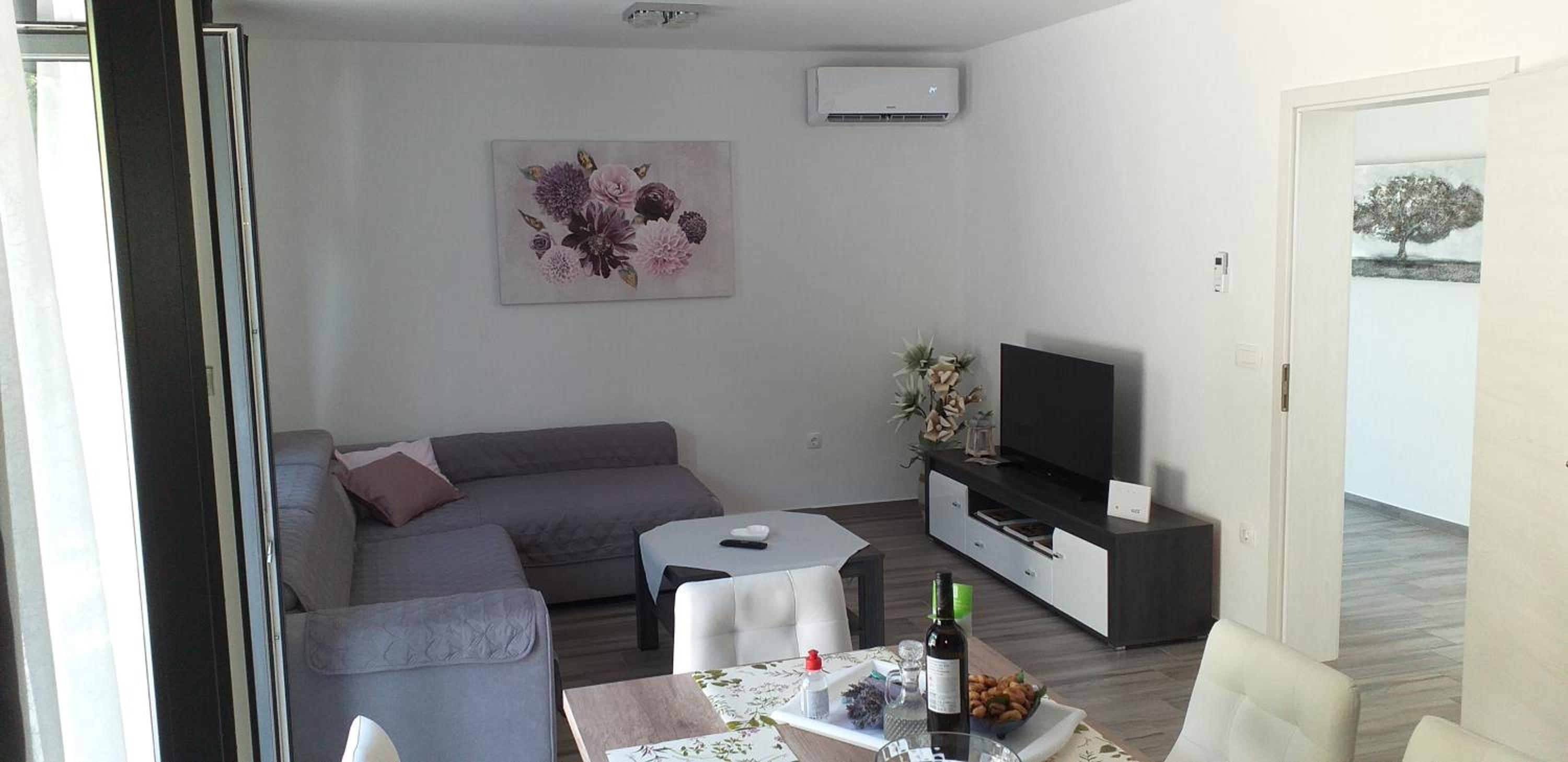 Holiday apartments Cecilija