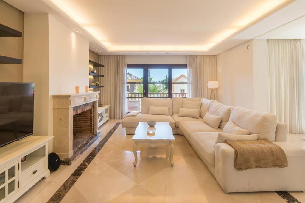 Exclusive 6 En suite Bedroom Villa - Nagüeles view 4