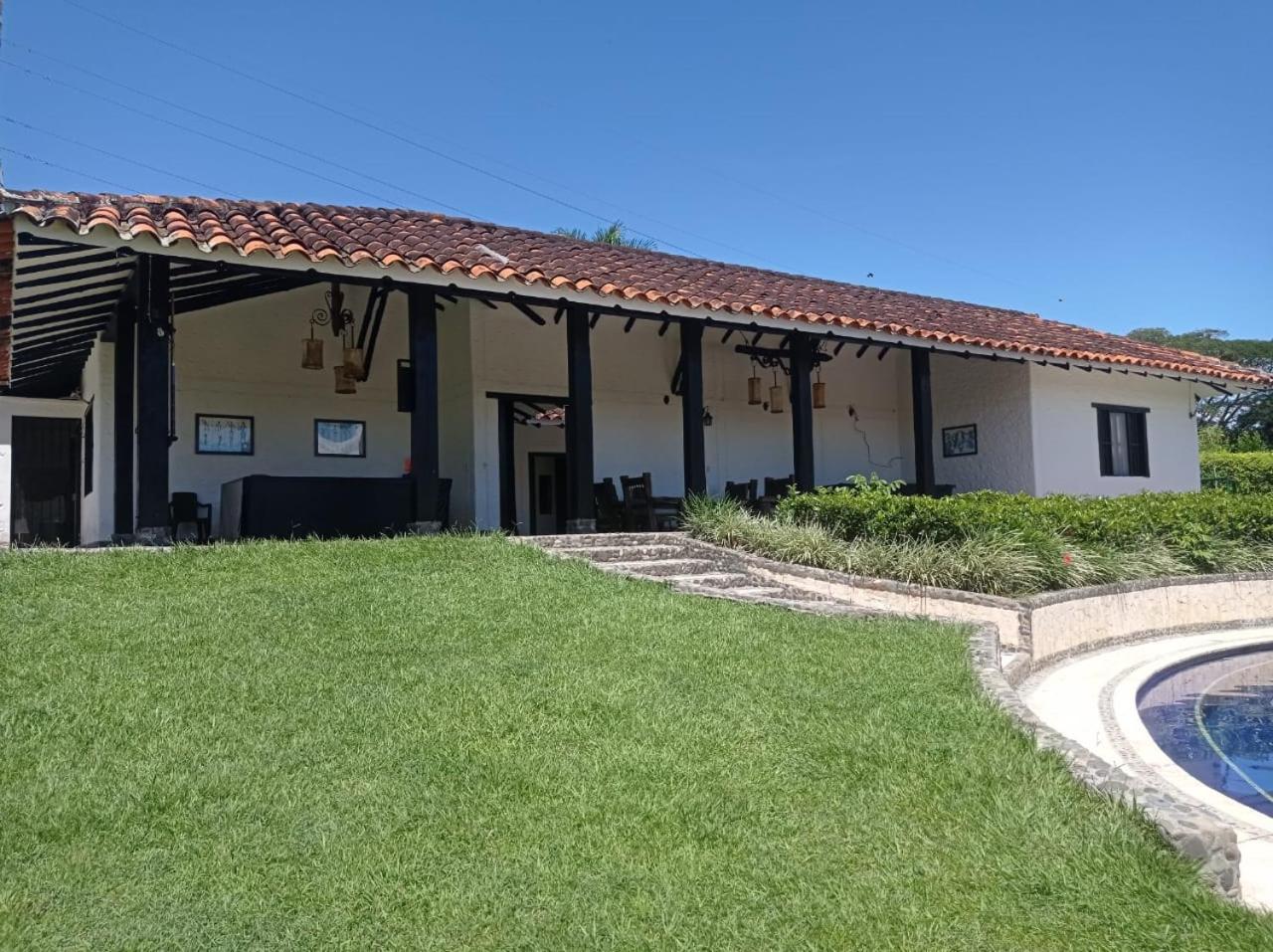 CASA CAMPESTRE LA CAMPIÑA LA VICTORIA Valle del Cauca ESPACIO COMPLETO