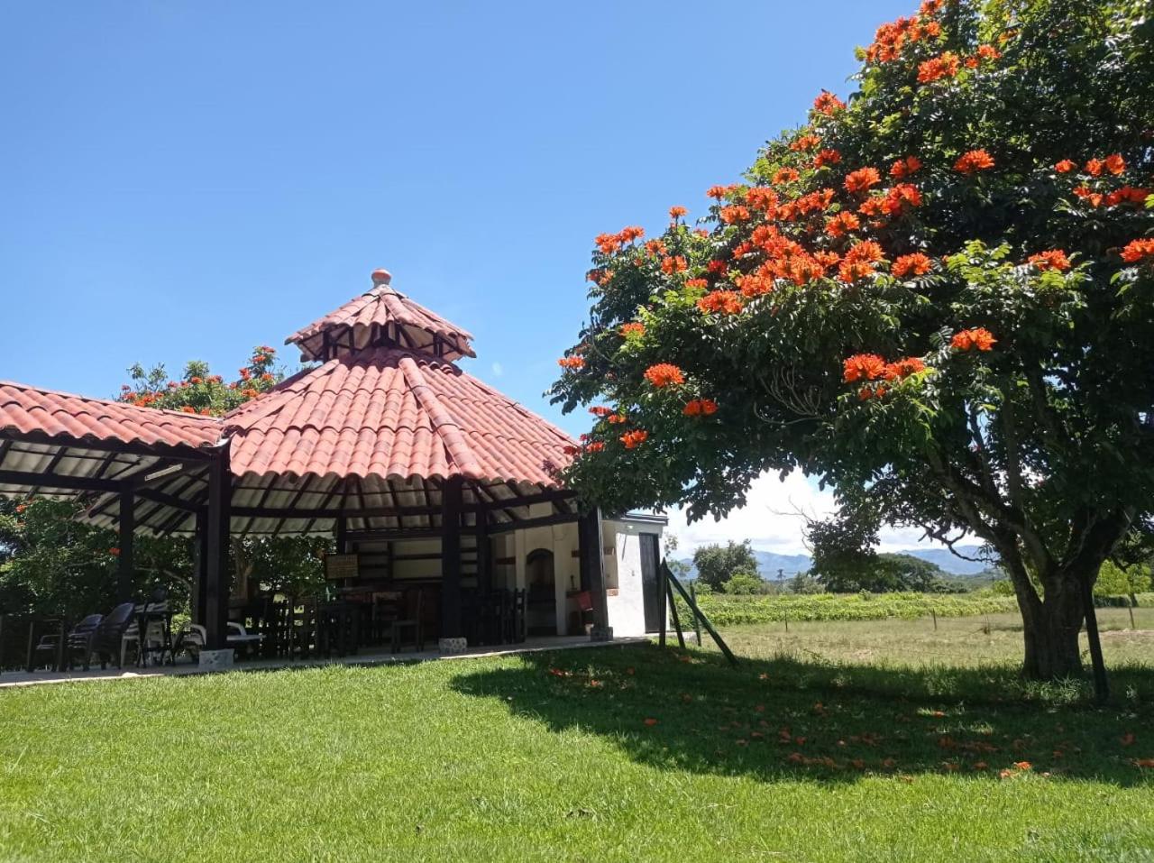 CASA CAMPESTRE LA CAMPIÑA LA VICTORIA Valle del Cauca ESPACIO COMPLETO