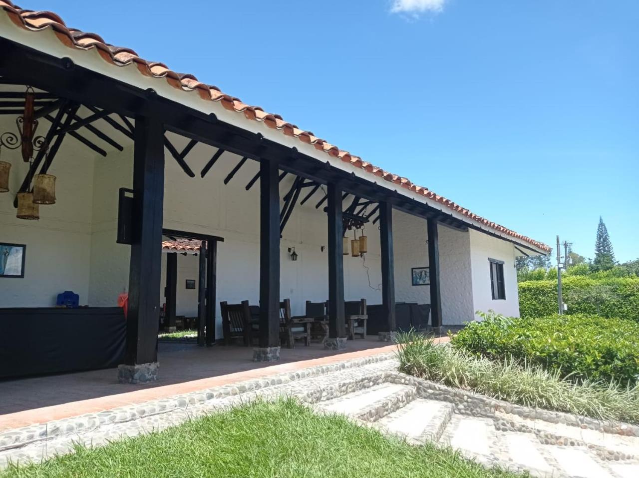CASA CAMPESTRE LA CAMPIÑA LA VICTORIA Valle del Cauca ESPACIO COMPLETO