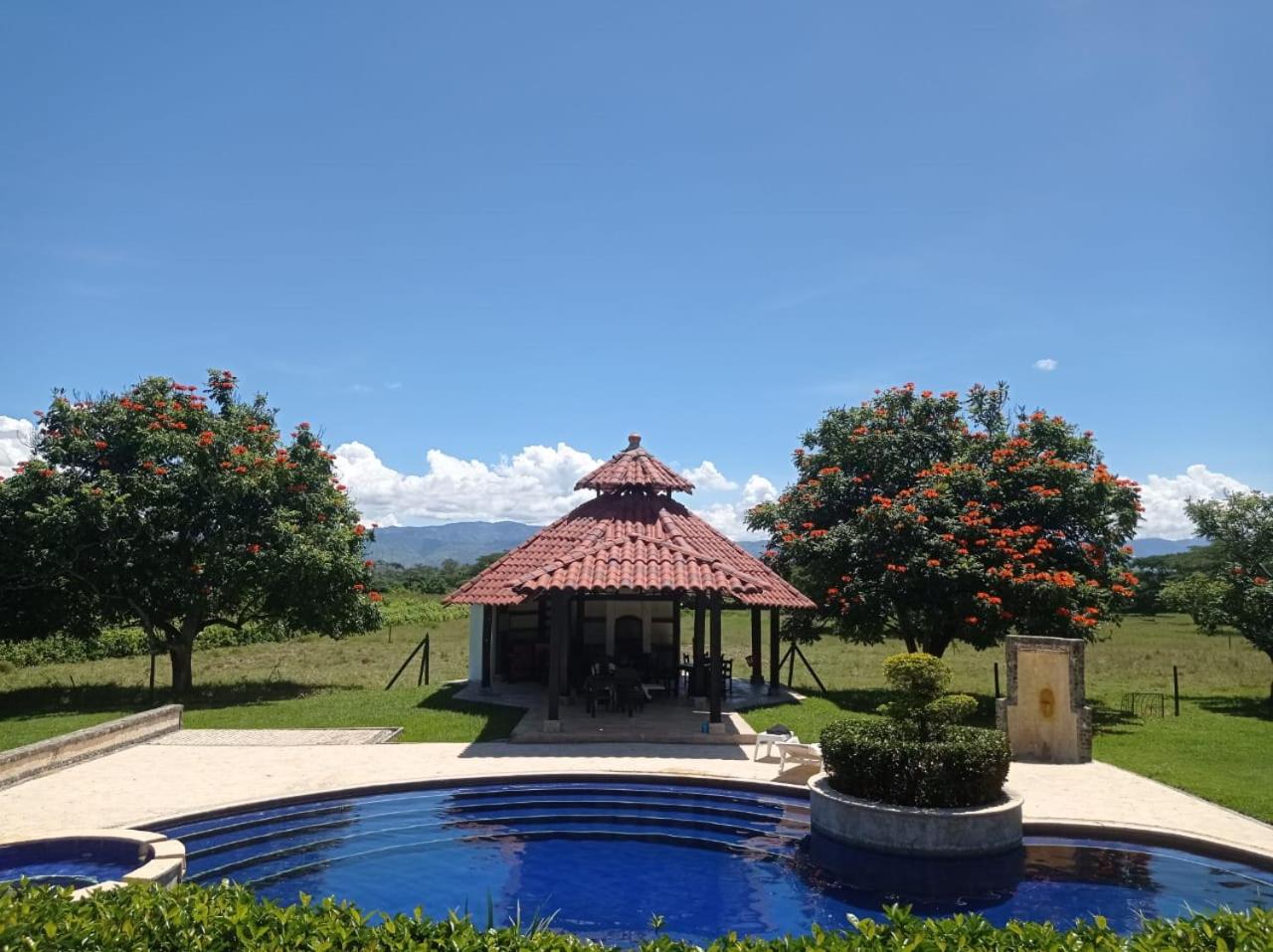 CASA CAMPESTRE LA CAMPIÑA LA VICTORIA Valle del Cauca ESPACIO COMPLETO
