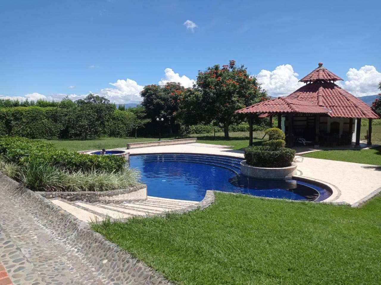 CASA CAMPESTRE LA CAMPIÑA LA VICTORIA Valle del Cauca ESPACIO COMPLETO