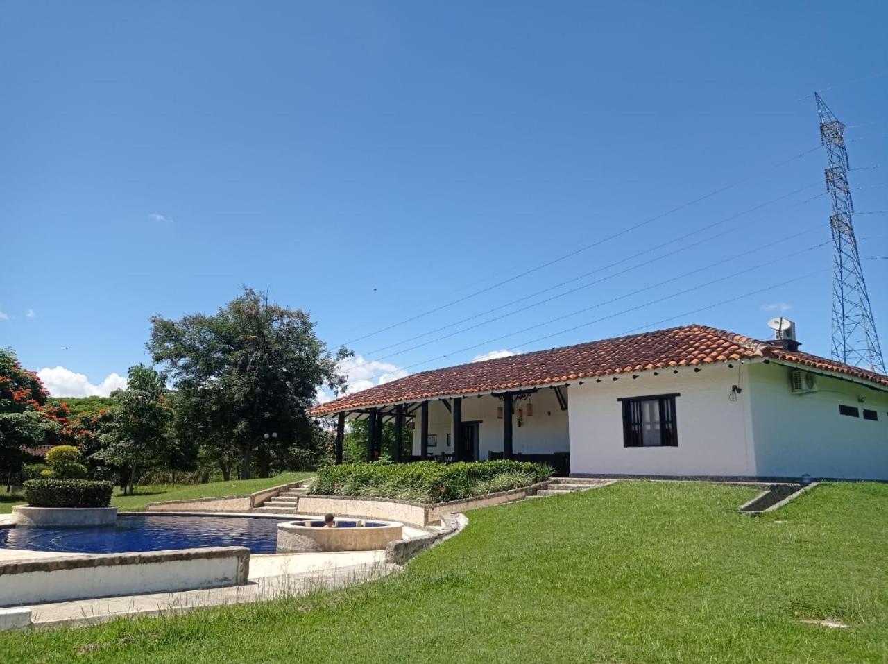 CASA CAMPESTRE LA CAMPIÑA LA VICTORIA Valle del Cauca ESPACIO COMPLETO