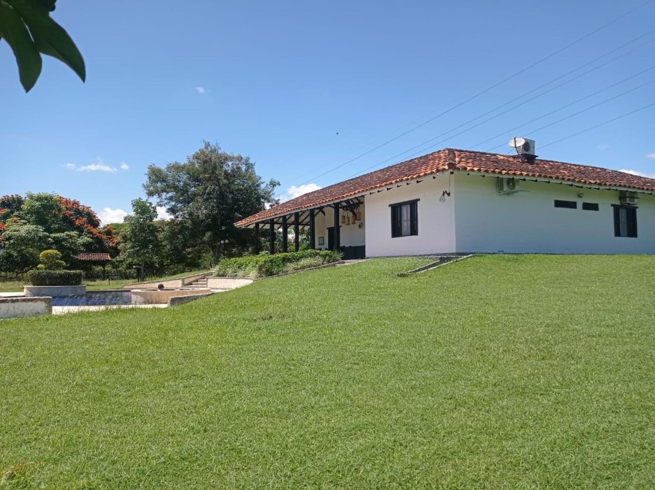 CASA CAMPESTRE LA CAMPIÑA LA VICTORIA Valle del Cauca ESPACIO COMPLETO
