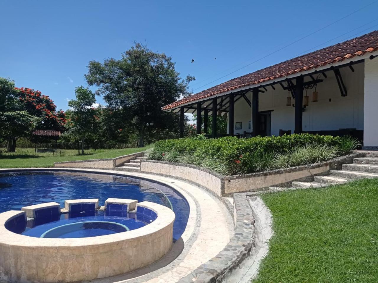 CASA CAMPESTRE LA CAMPIÑA LA VICTORIA Valle del Cauca ESPACIO COMPLETO