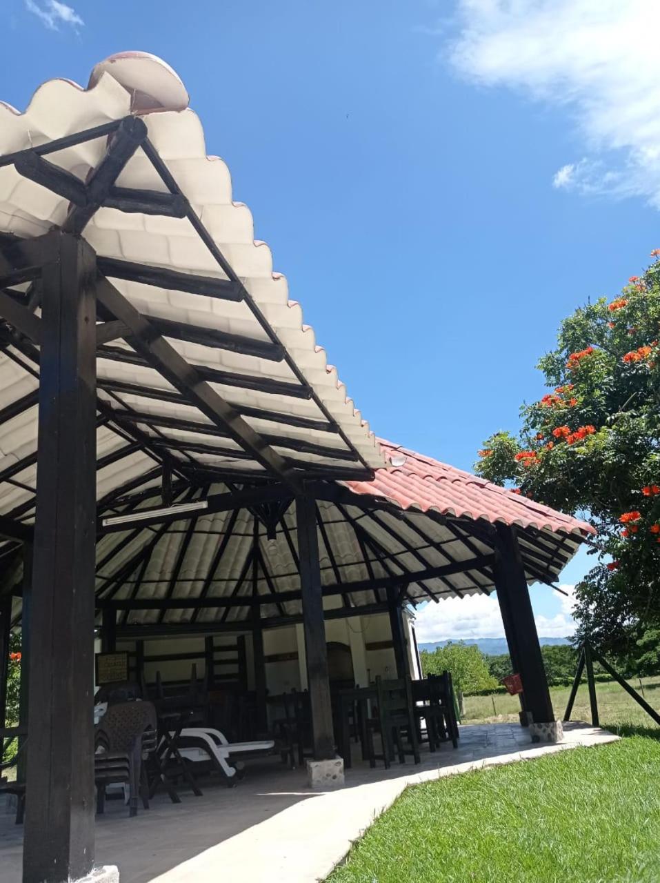 CASA CAMPESTRE LA CAMPIÑA LA VICTORIA Valle del Cauca ESPACIO COMPLETO