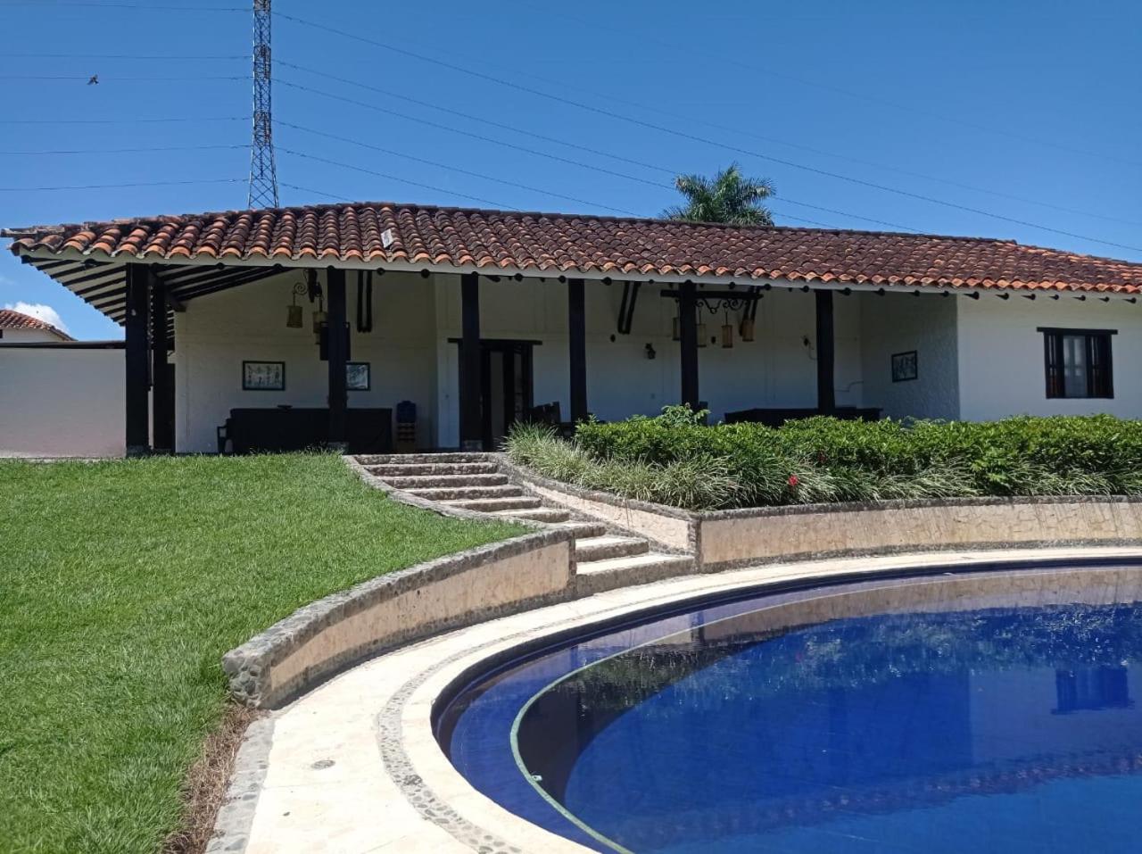 CASA CAMPESTRE LA CAMPIÑA LA VICTORIA Valle del Cauca ESPACIO COMPLETO