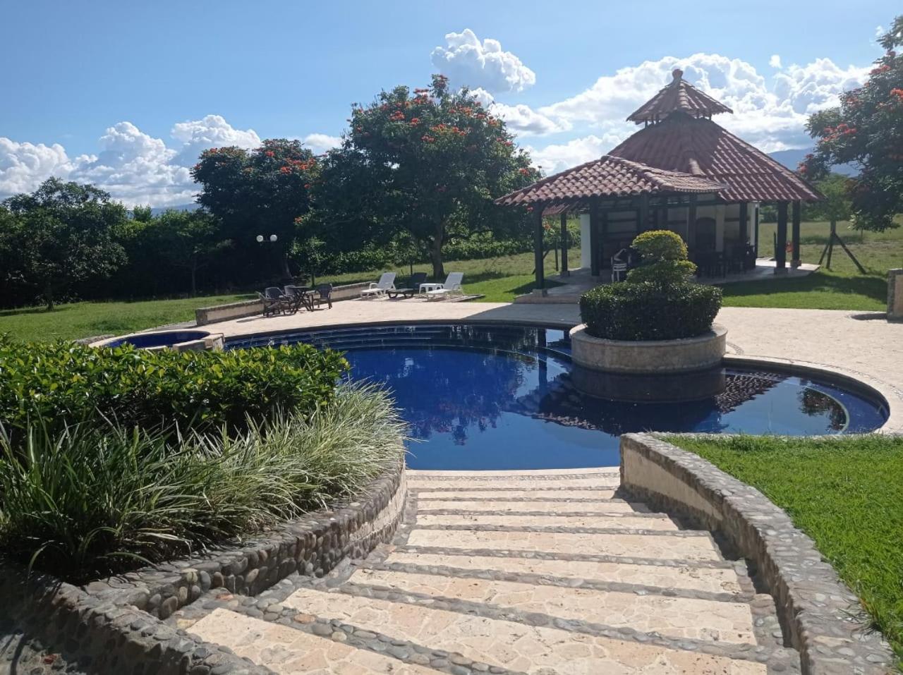 CASA CAMPESTRE LA CAMPIÑA LA VICTORIA Valle del Cauca ESPACIO COMPLETO