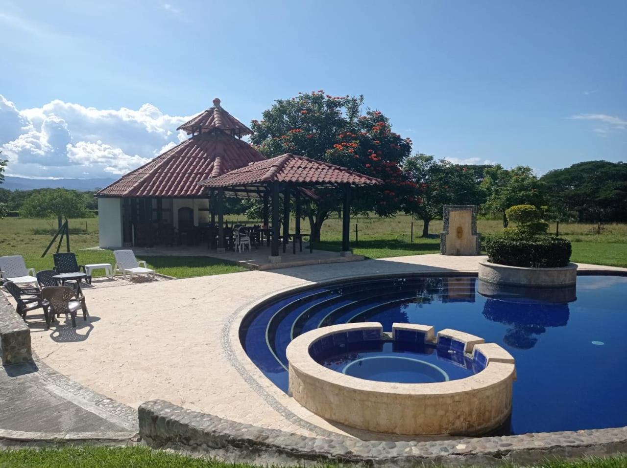 CASA CAMPESTRE LA CAMPIÑA LA VICTORIA Valle del Cauca ESPACIO COMPLETO