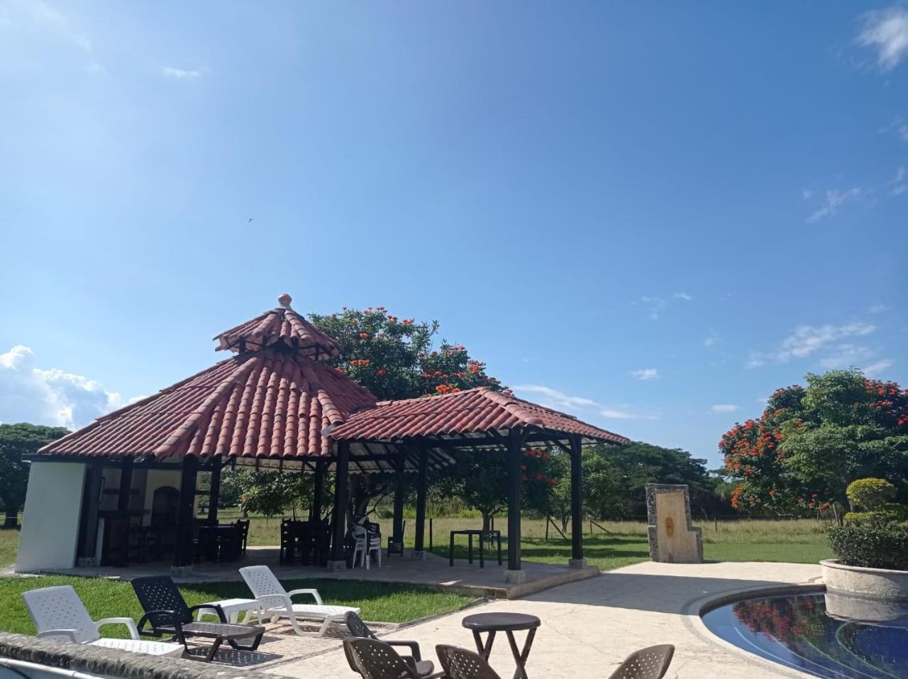 CASA CAMPESTRE LA CAMPIÑA LA VICTORIA Valle del Cauca ESPACIO COMPLETO