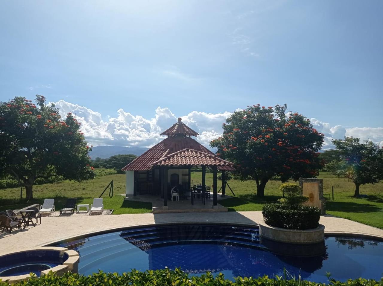 CASA CAMPESTRE LA CAMPIÑA LA VICTORIA Valle del Cauca ESPACIO COMPLETO