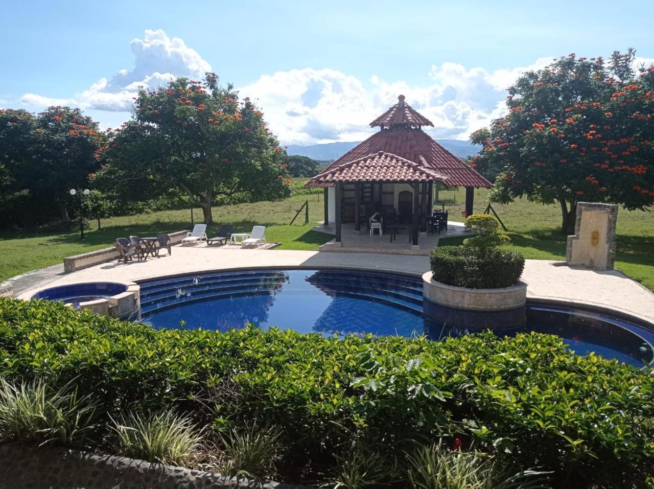 CASA CAMPESTRE LA CAMPIÑA LA VICTORIA Valle del Cauca ESPACIO COMPLETO