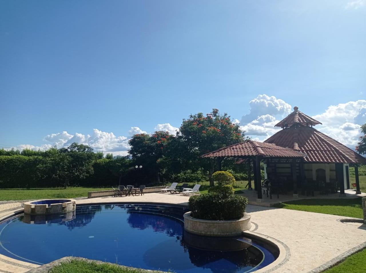 CASA CAMPESTRE LA CAMPIÑA LA VICTORIA Valle del Cauca ESPACIO COMPLETO