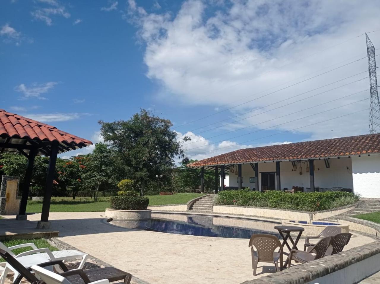 CASA CAMPESTRE LA CAMPIÑA LA VICTORIA Valle del Cauca ESPACIO COMPLETO