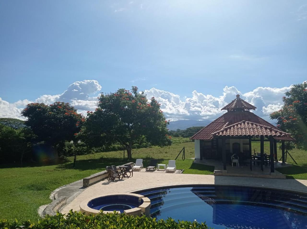 CASA CAMPESTRE LA CAMPIÑA LA VICTORIA Valle del Cauca ESPACIO COMPLETO