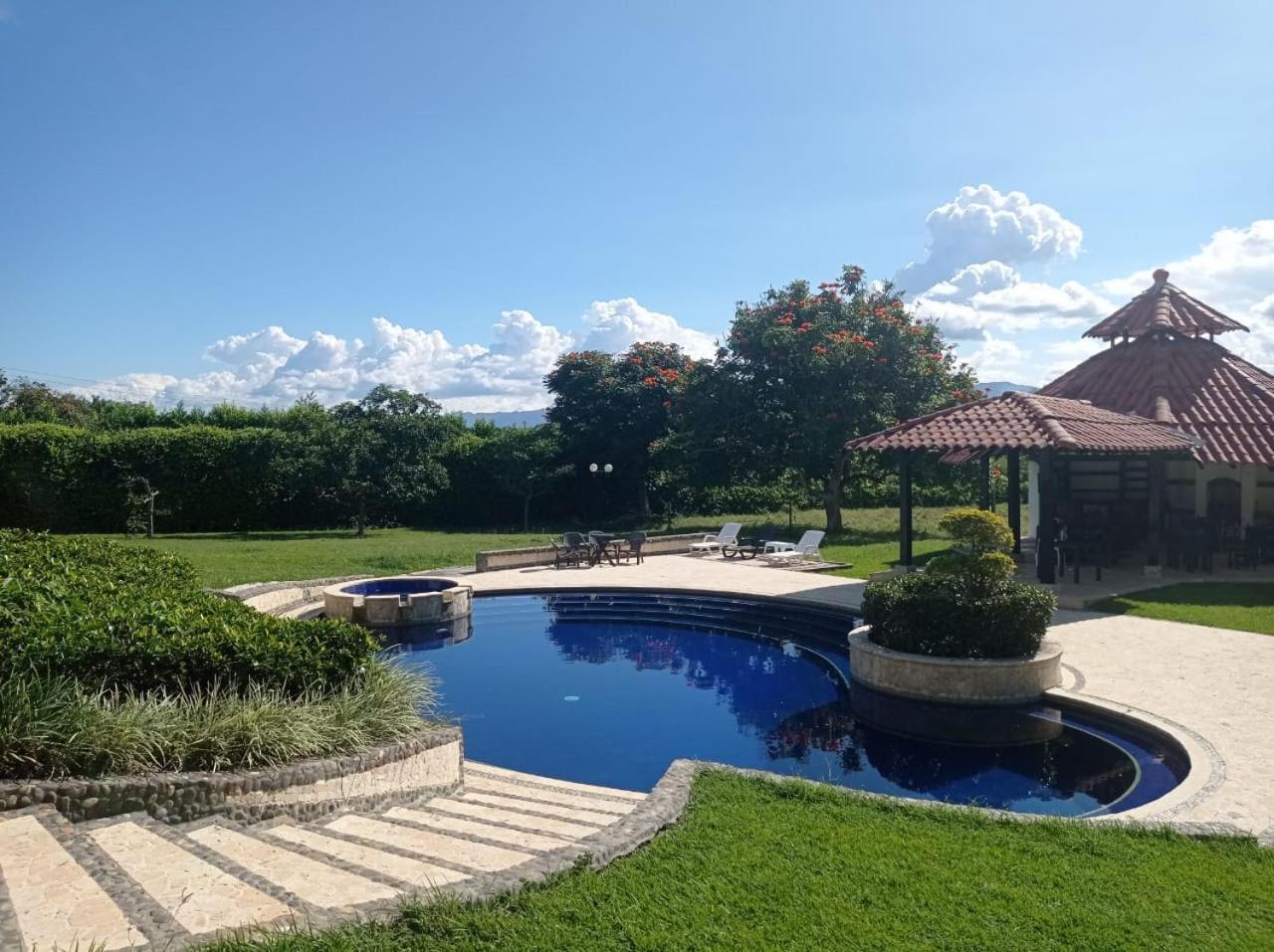 CASA CAMPESTRE LA CAMPIÑA LA VICTORIA Valle del Cauca ESPACIO COMPLETO