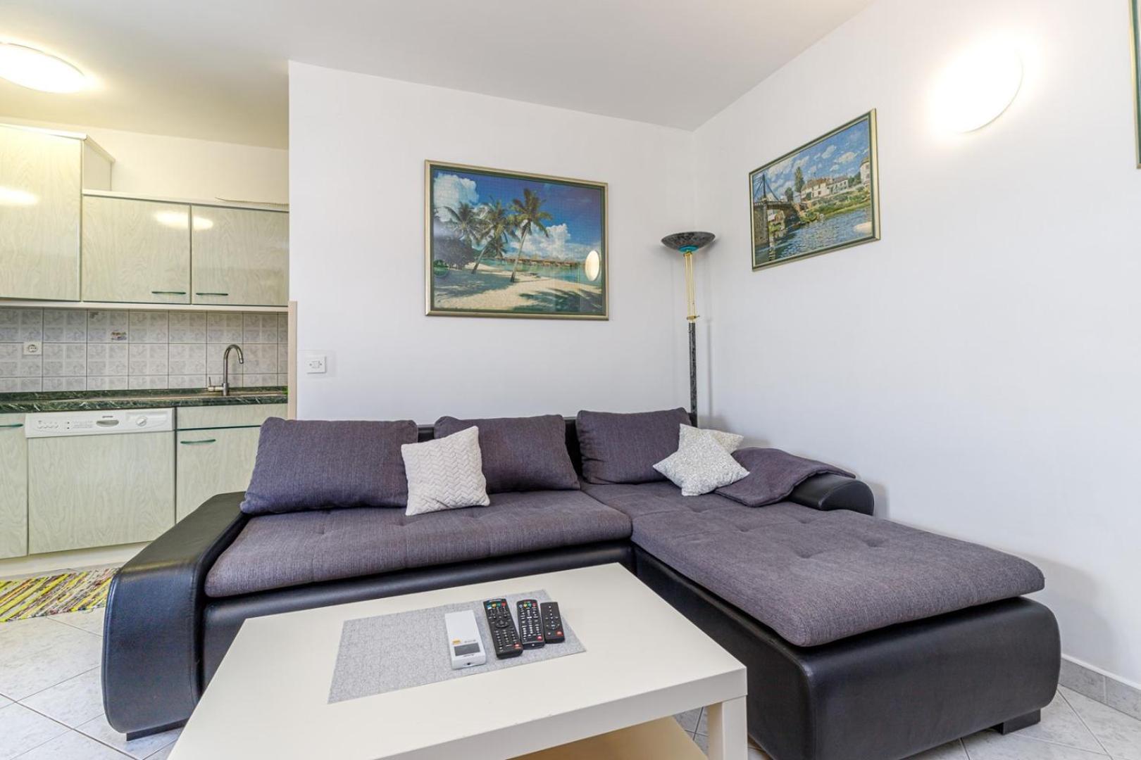 Apartment Nika with Balcony view 4