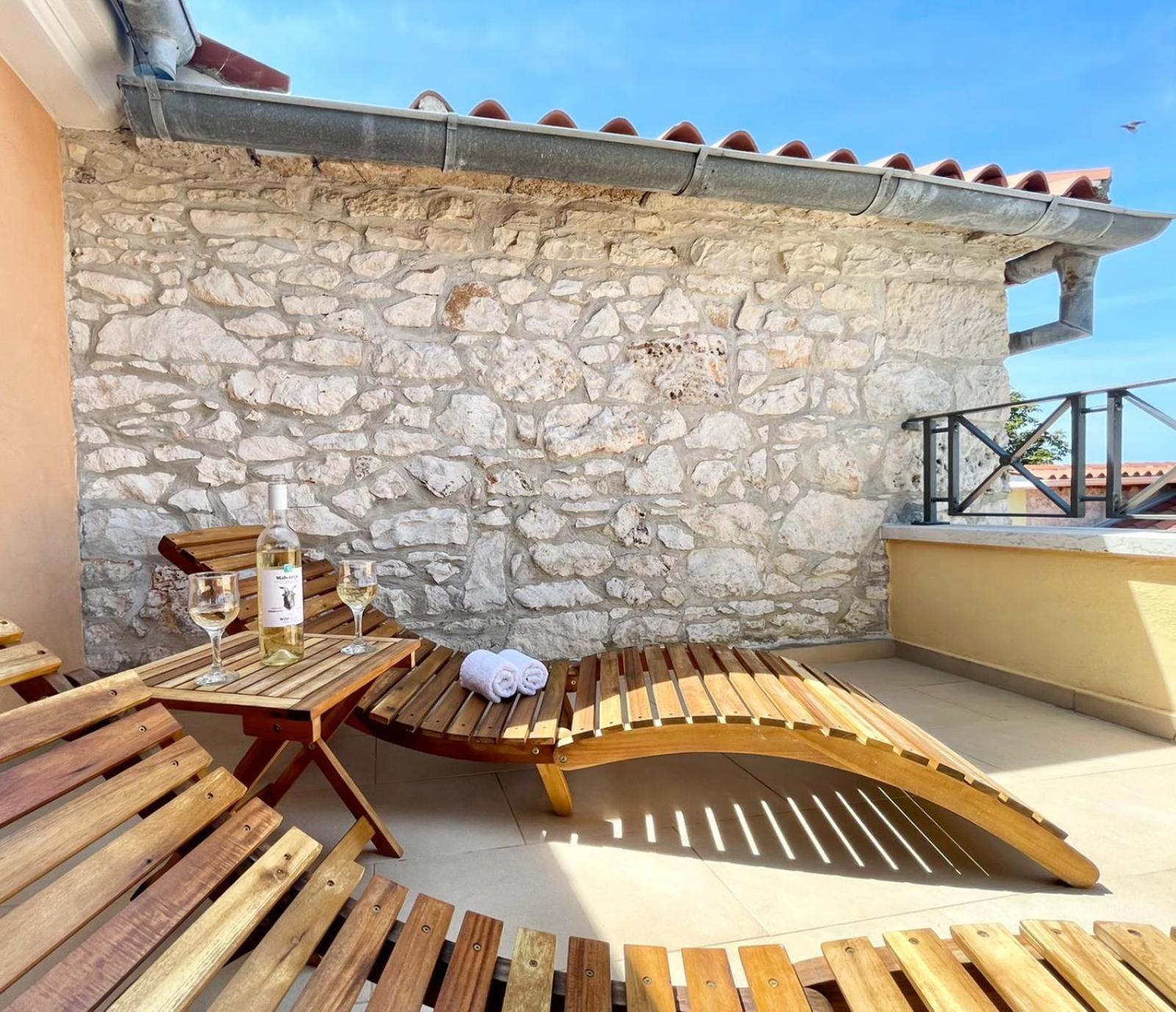 Apartments Ladonja
