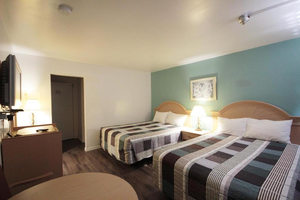 6267 Persepolis Inn