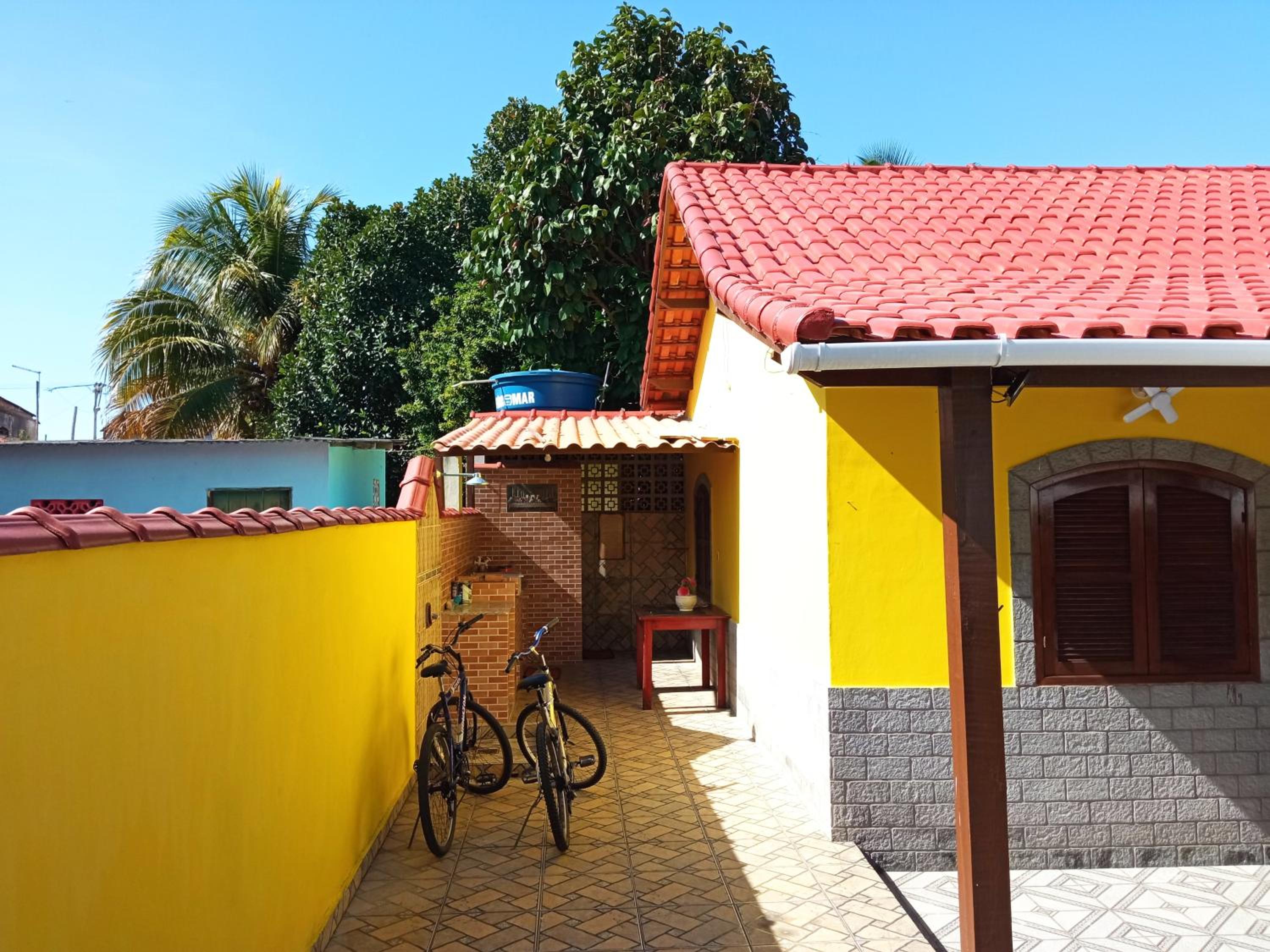 Saquarema - Casa Amarela ! Entre a praia e a Lagoa !