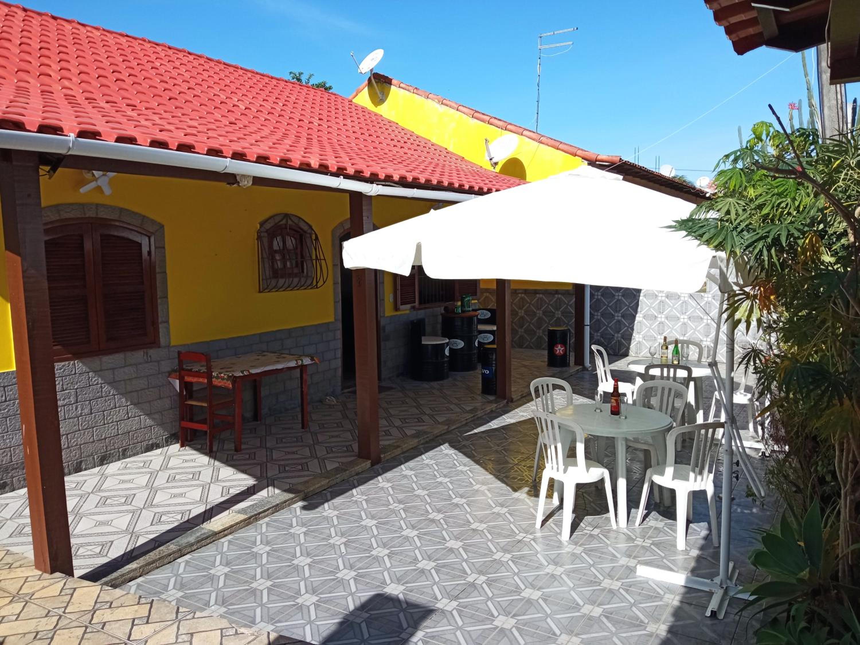 Saquarema - Casa Amarela ! Entre a praia e a Lagoa !