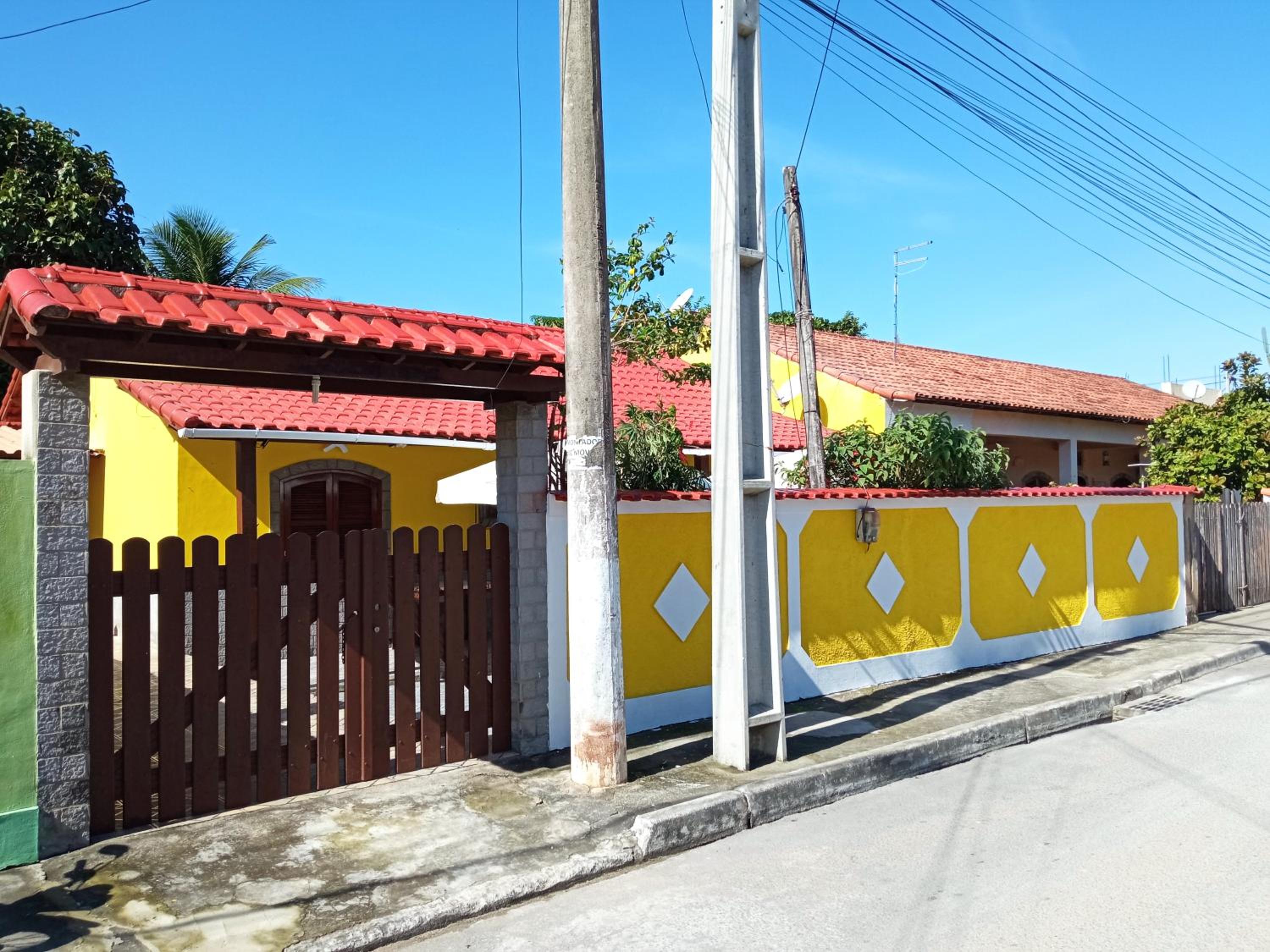 Saquarema - Casa Amarela ! Entre a praia e a Lagoa !