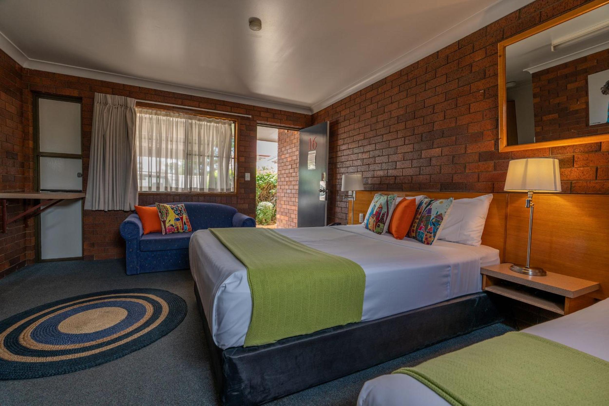Country Pathfinder Motor Inn
