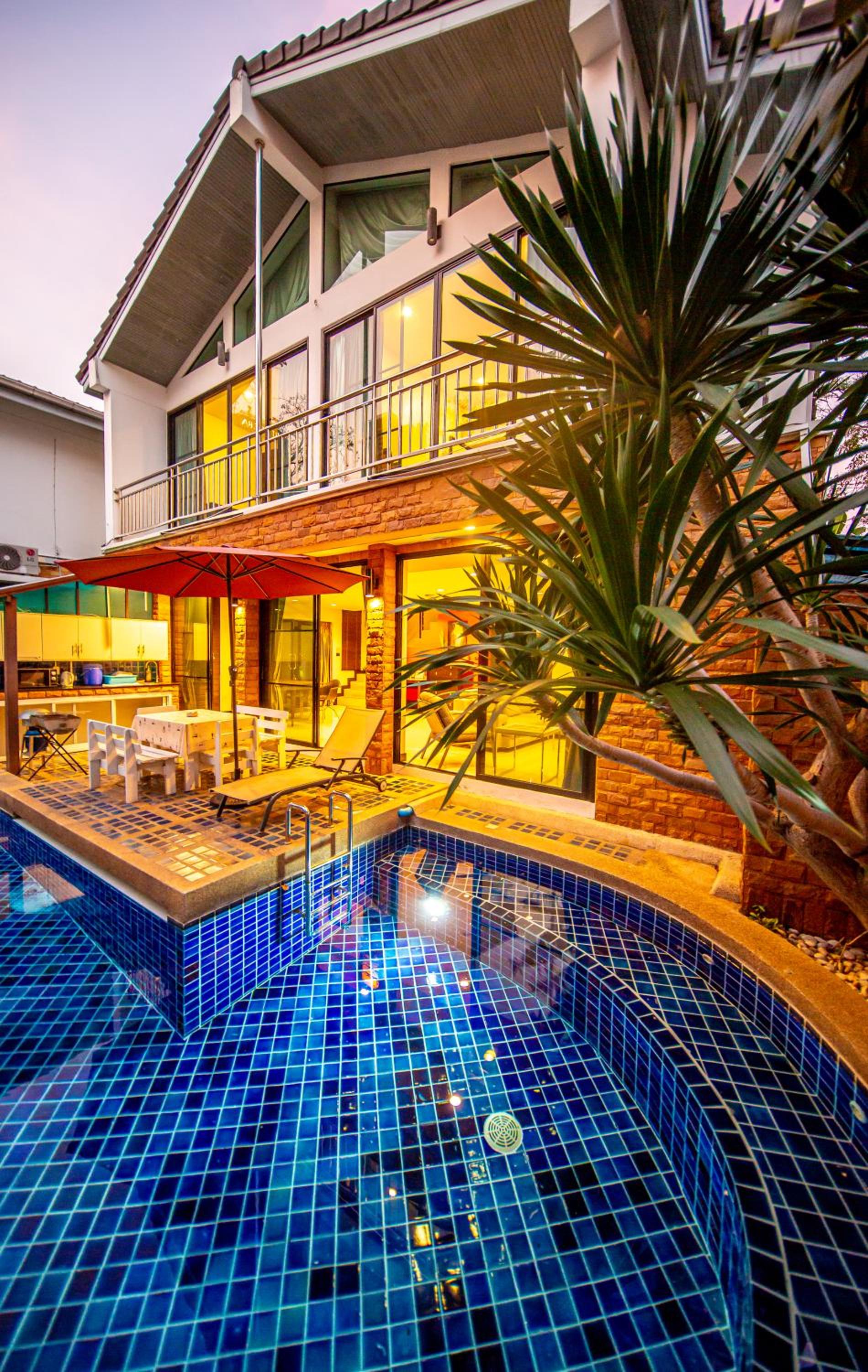 4poolvillas
