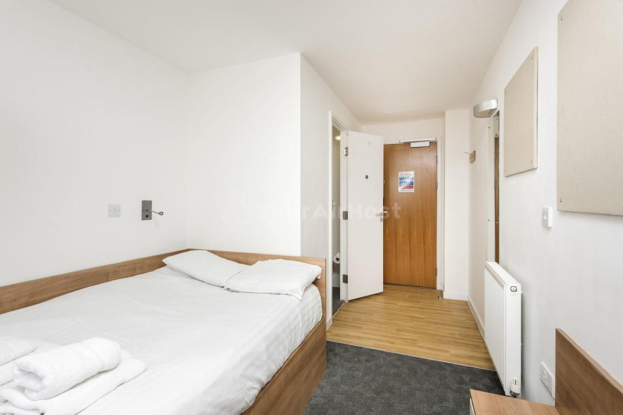 Students Only Private Bedroom at AXO Islington