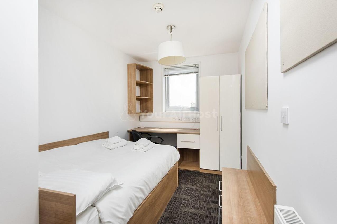 Students Only Private Bedroom at AXO Islington