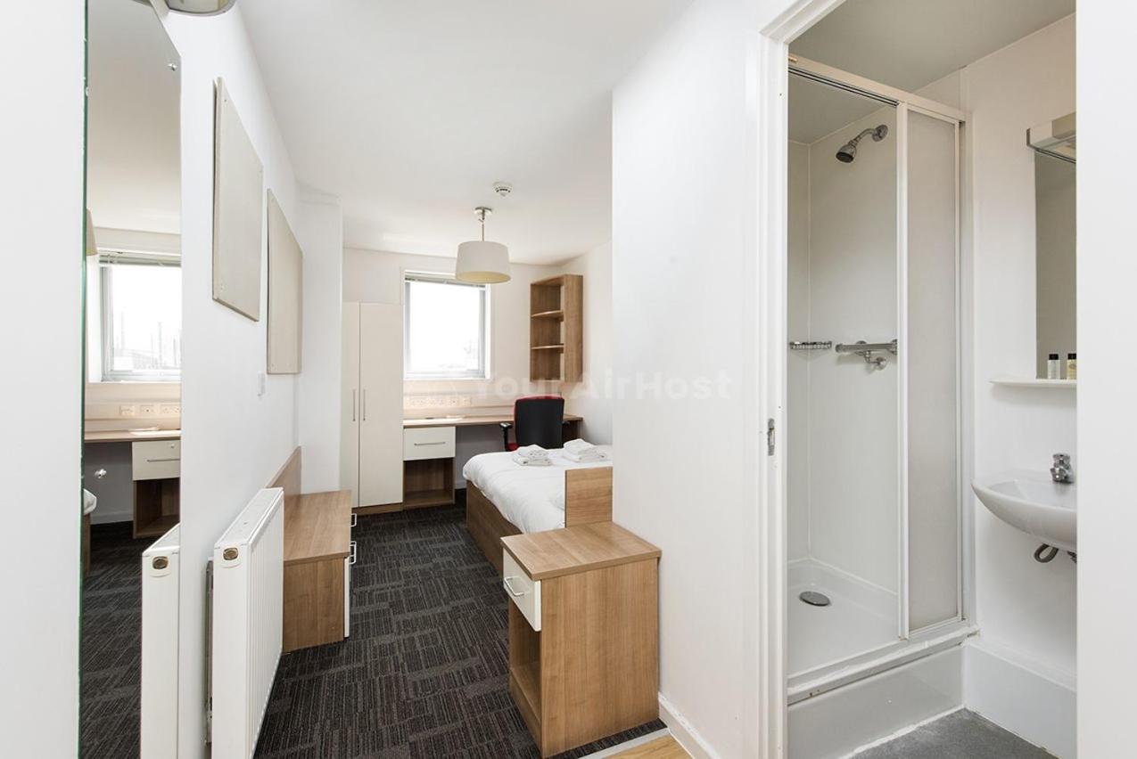 Students Only Private Bedroom at AXO Islington