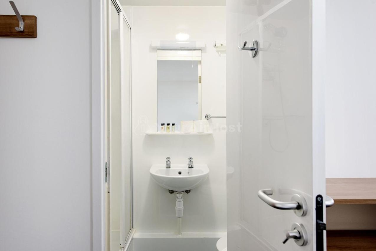Students Only Private Bedroom at AXO Islington