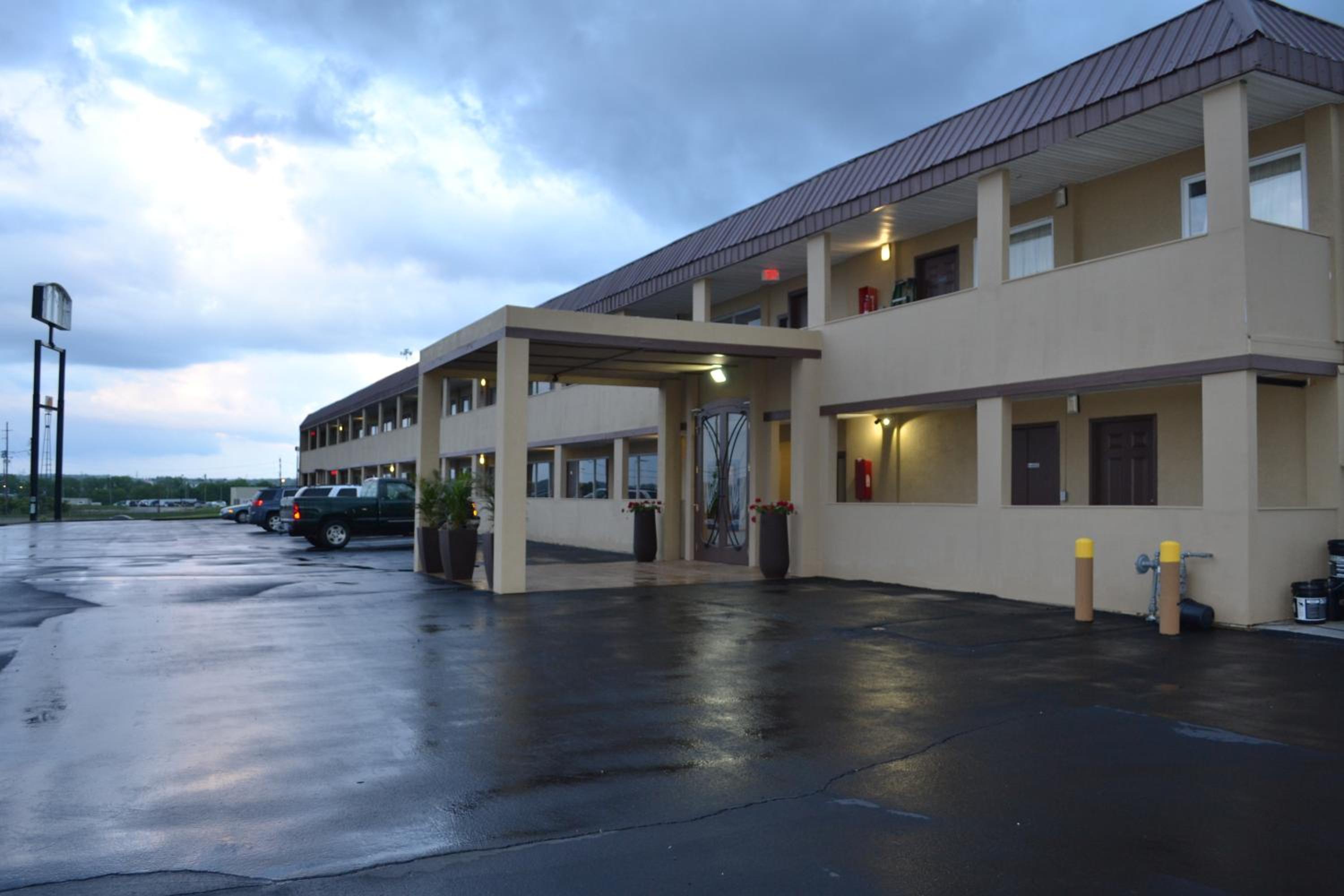 Motel 75 Monroe