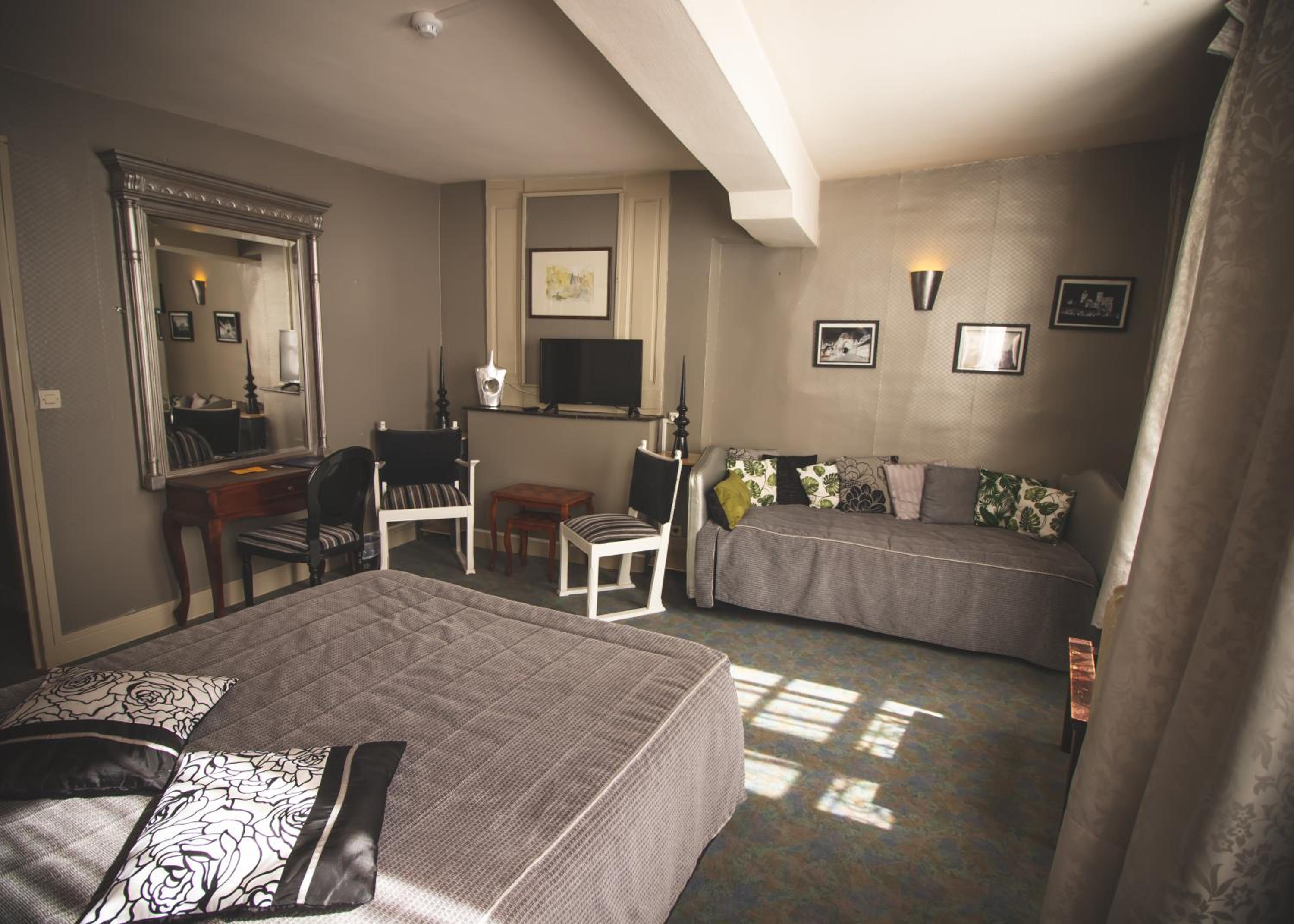 Hotel De La Banniere De France - Property Image 1